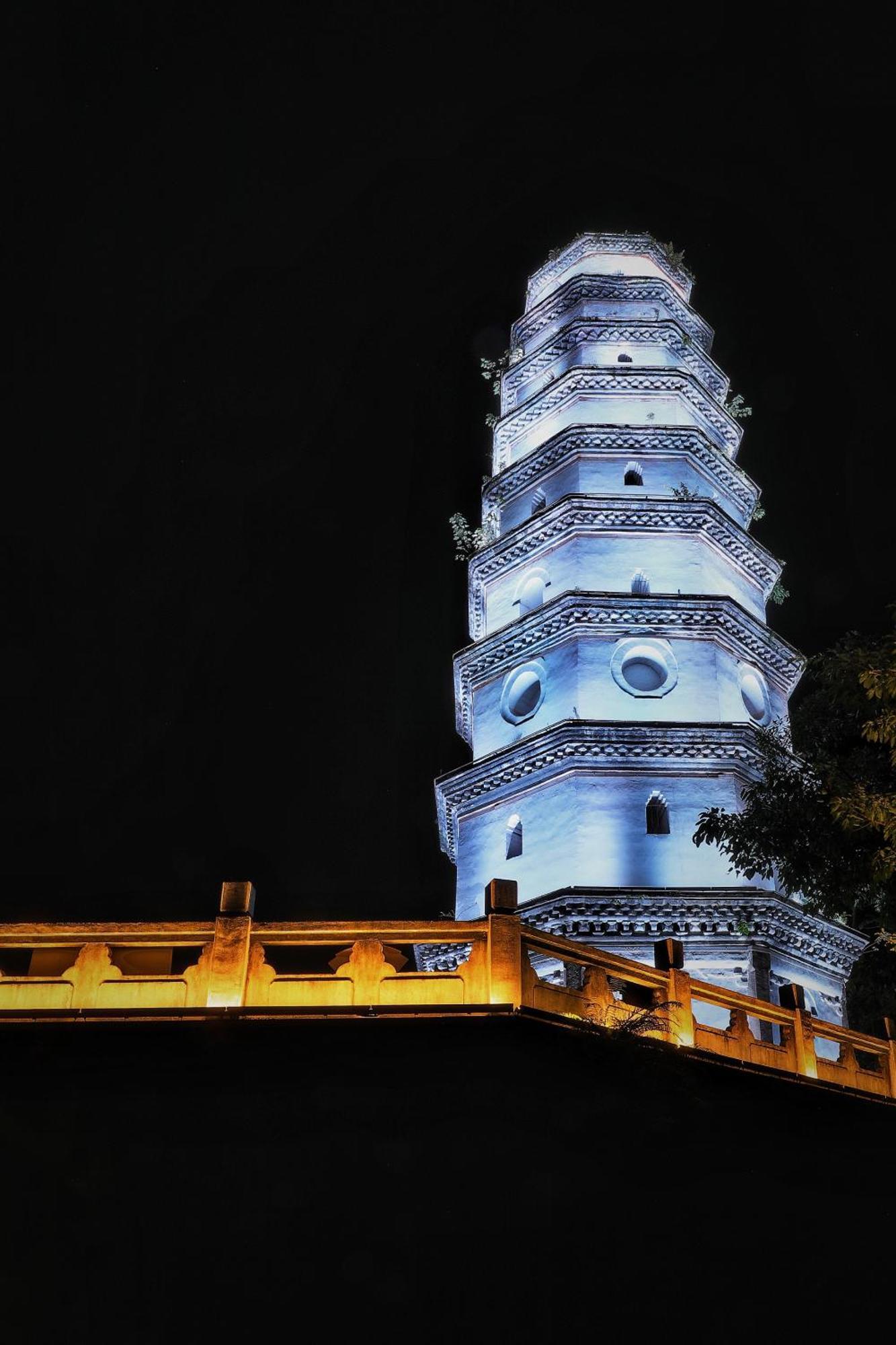 Crowne Plaza Yibin By Ihg Hotell Exteriör bild